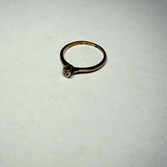 10K Solid Gold Heart Solitaire Ring - Gold - Picture 4 of 5